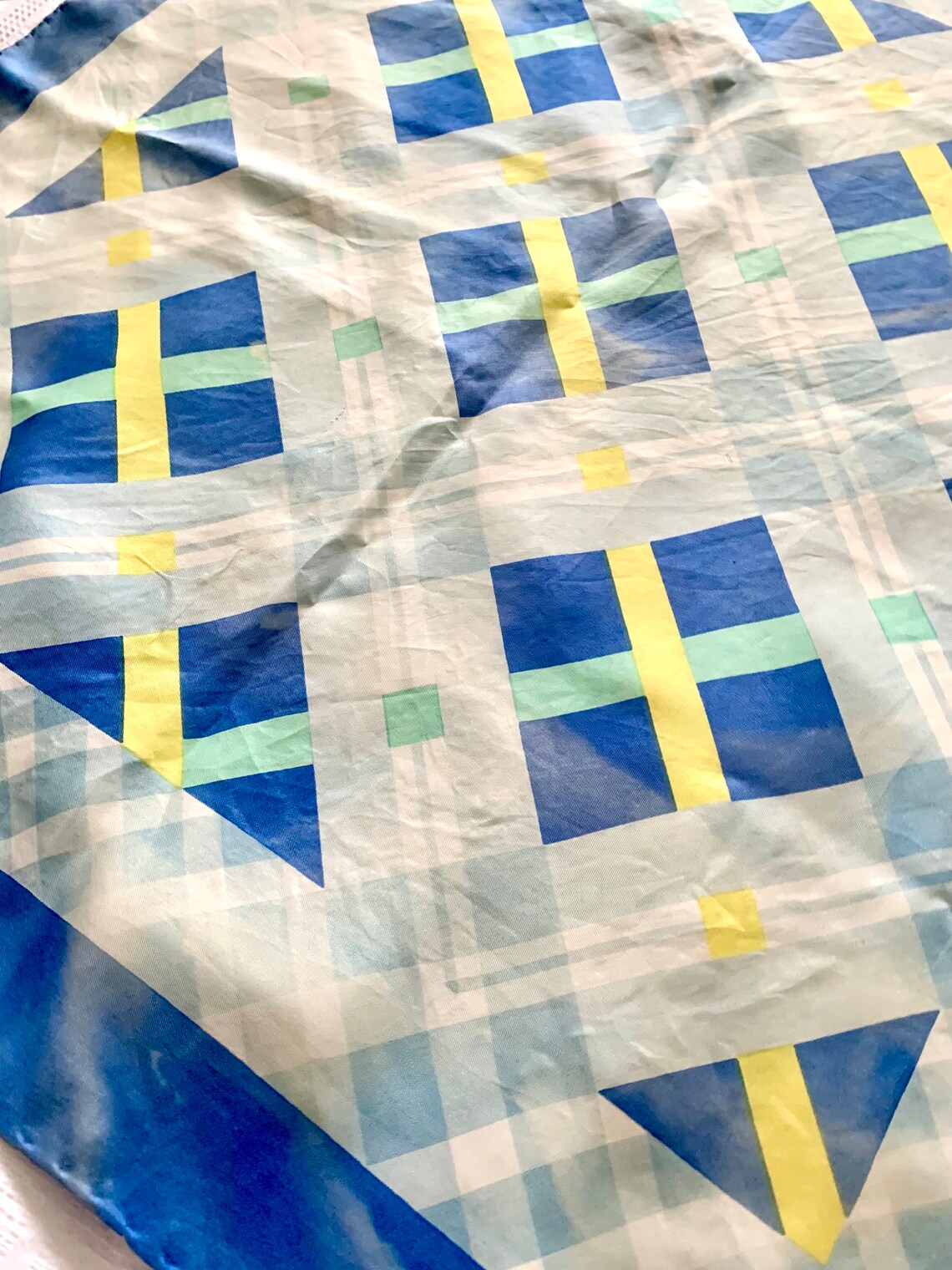 Vintage Silk Scarf: Blue, Green, and White Geometric Print (29x32), foto 3 di 5