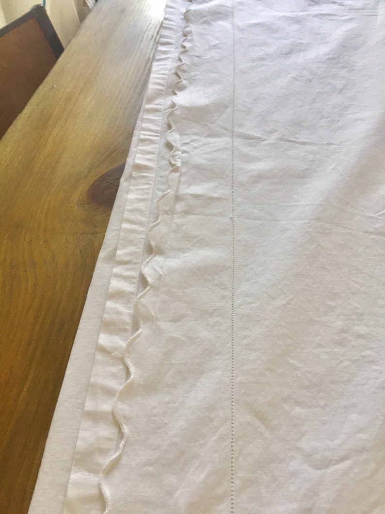 Dorma single sheet. Vintage single scalloped edged sheet