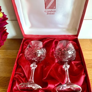 Cristallerie Zwiesel 2 vintage faceted wine glasses.