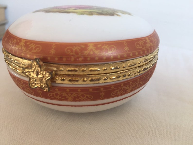 Vintage porcelain red trinket box Ring box. Pill pot