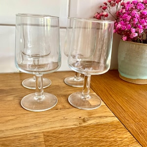 Set of 4 vintage small wine glasses.