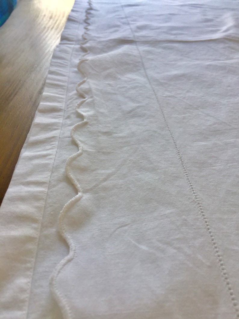 Dorma single sheet. Vintage single scalloped edged sheet
