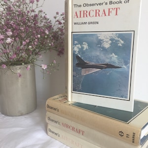 Vintage 1979 Observers guide book to Aircraft.