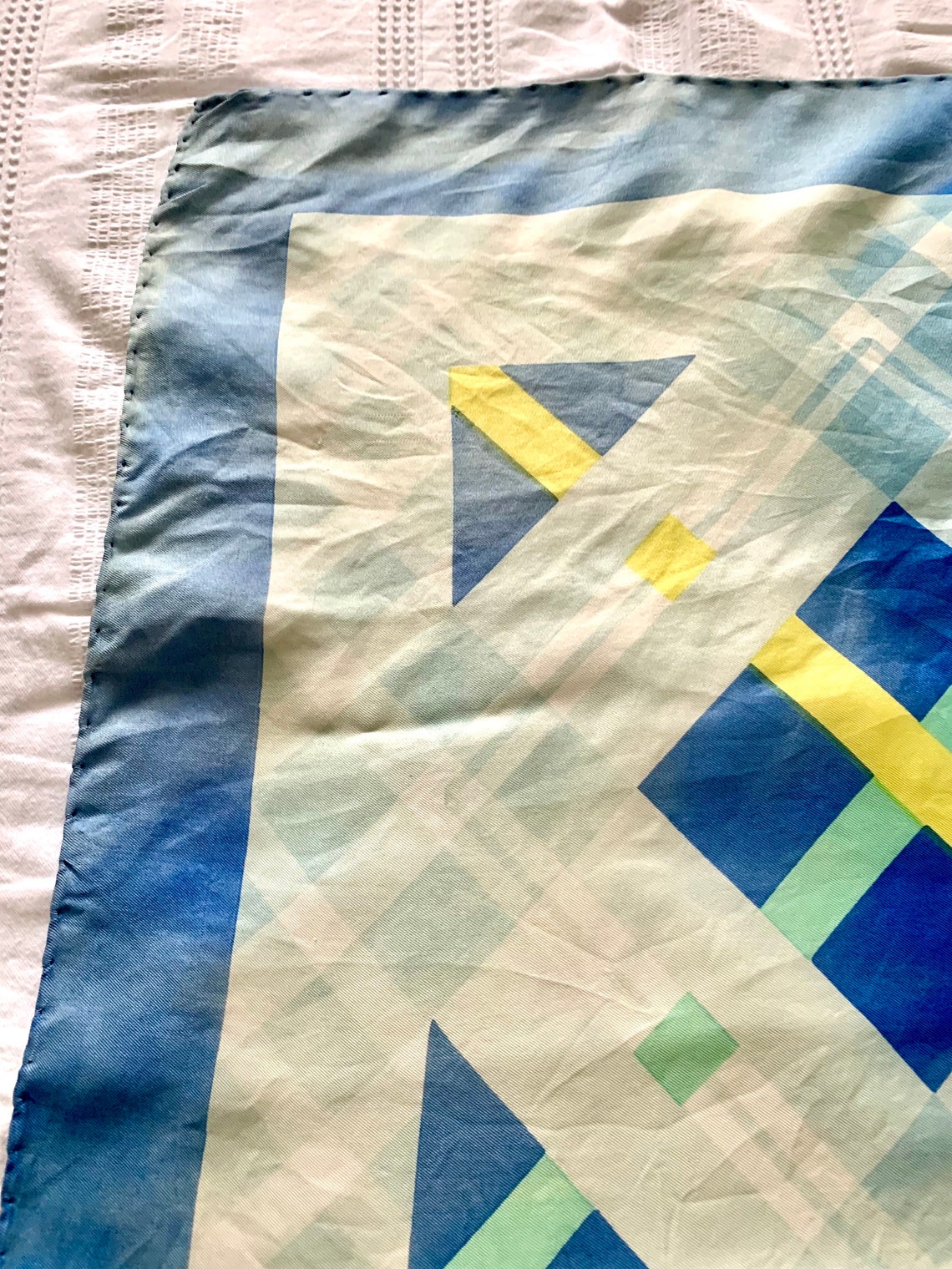 Vintage Silk Scarf: Blue, Green, and White Geometric Print (29x32), foto 4 di 5