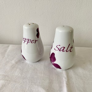Vintage kitsch floral salt and pepper shakers.