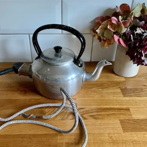 aluminium teapot. Vintage metal teapot. 1940’s teapot. Vintage aluminium kettle.