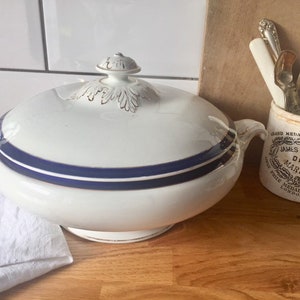 Art Deco. Grimwade. Staffordshire ware lidded tureen. Serving bowl