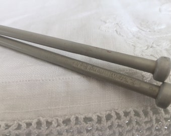 Vintage size 6 metal phantum knitting needles.