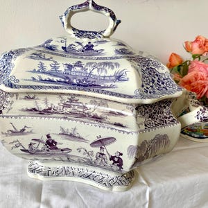 Rare, Antique extra large willow patterned tureen. Lidded tureen.