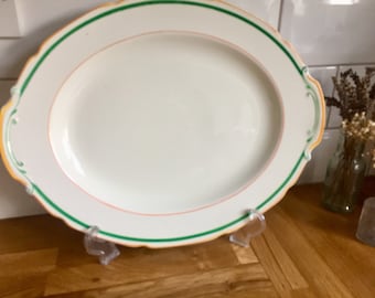 Vintage vit serveringsfat i järnsten från 1930-talet, grön och orange accent
