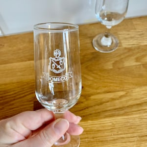 Set of 2 vintage wine glasses.