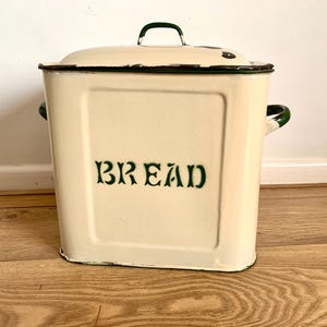 Vintage extra large 1940&#39;s enamel bread bin.