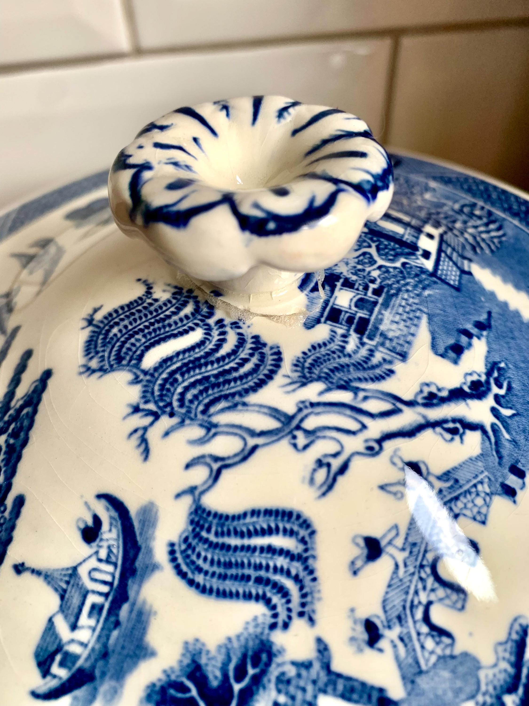 Antique Willow Pattern Lidded Tureen. Vintage Serving Dish