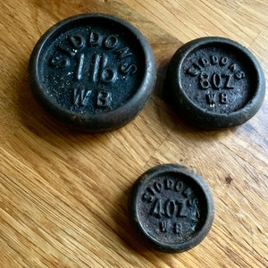 Cast iron vintage kitchen scales weights. vintage kitchen scales.