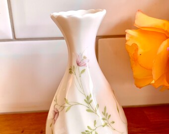 ウェッジウッドの花瓶。キャンピオン。 - Etsy 日本