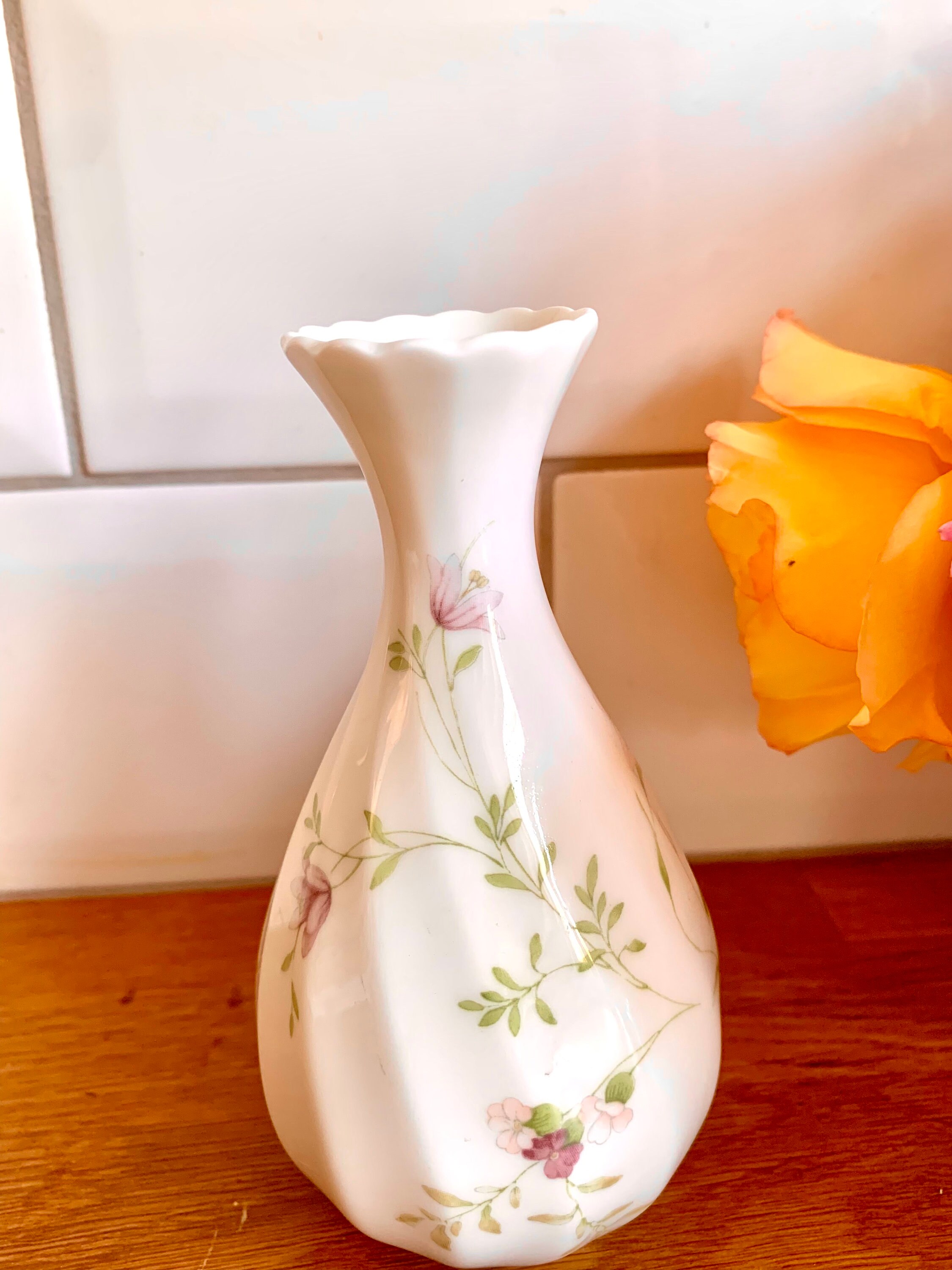 ウェッジウッドの花瓶。キャンピオン。 - Etsy 日本