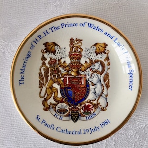 Commemorative plate celebrating the royal wedding of prince charles and lady Diana. 1981.