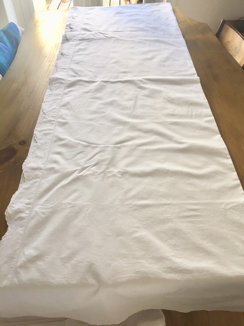 Dorma single sheet. Vintage single scalloped edged sheet