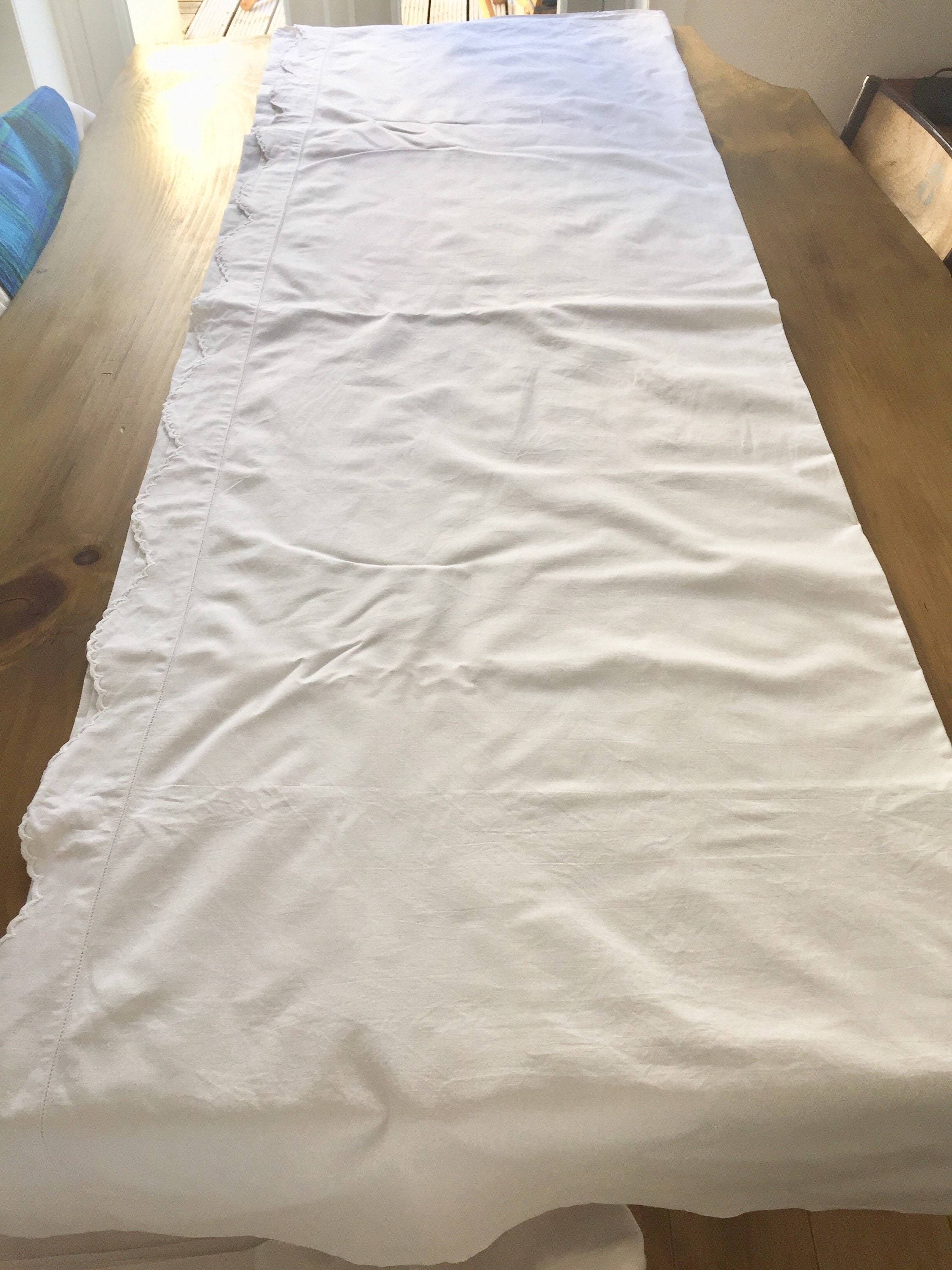 Dorma single sheet. Vintage single scalloped edged sheet