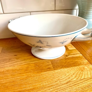Footed vintage fruit bowl. Serving dish.