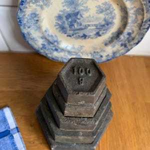 Cast iron vintage kitchen scales weights. vintage kitchen scales.