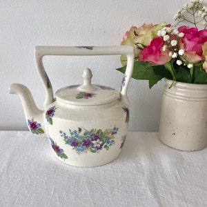 Stunning vintage Arthur Wood teapot