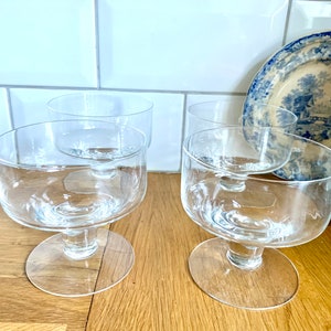 Fabulous vintage sundae /ice cream dishes. Set of 4.