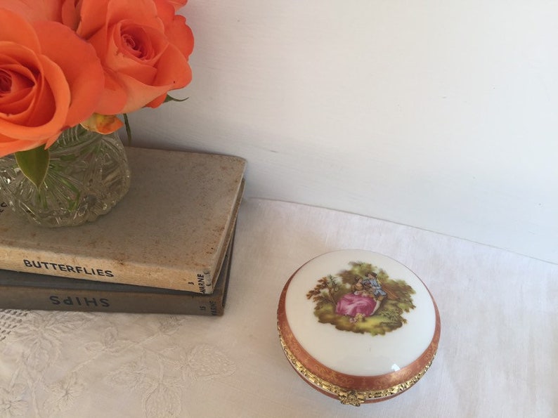 Vintage porcelain red trinket box Ring box. Pill pot