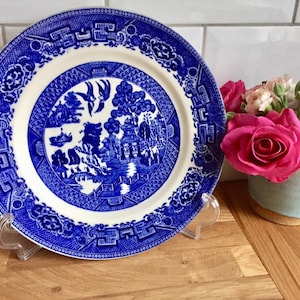 Vintage Solian ware willow dinner plate.