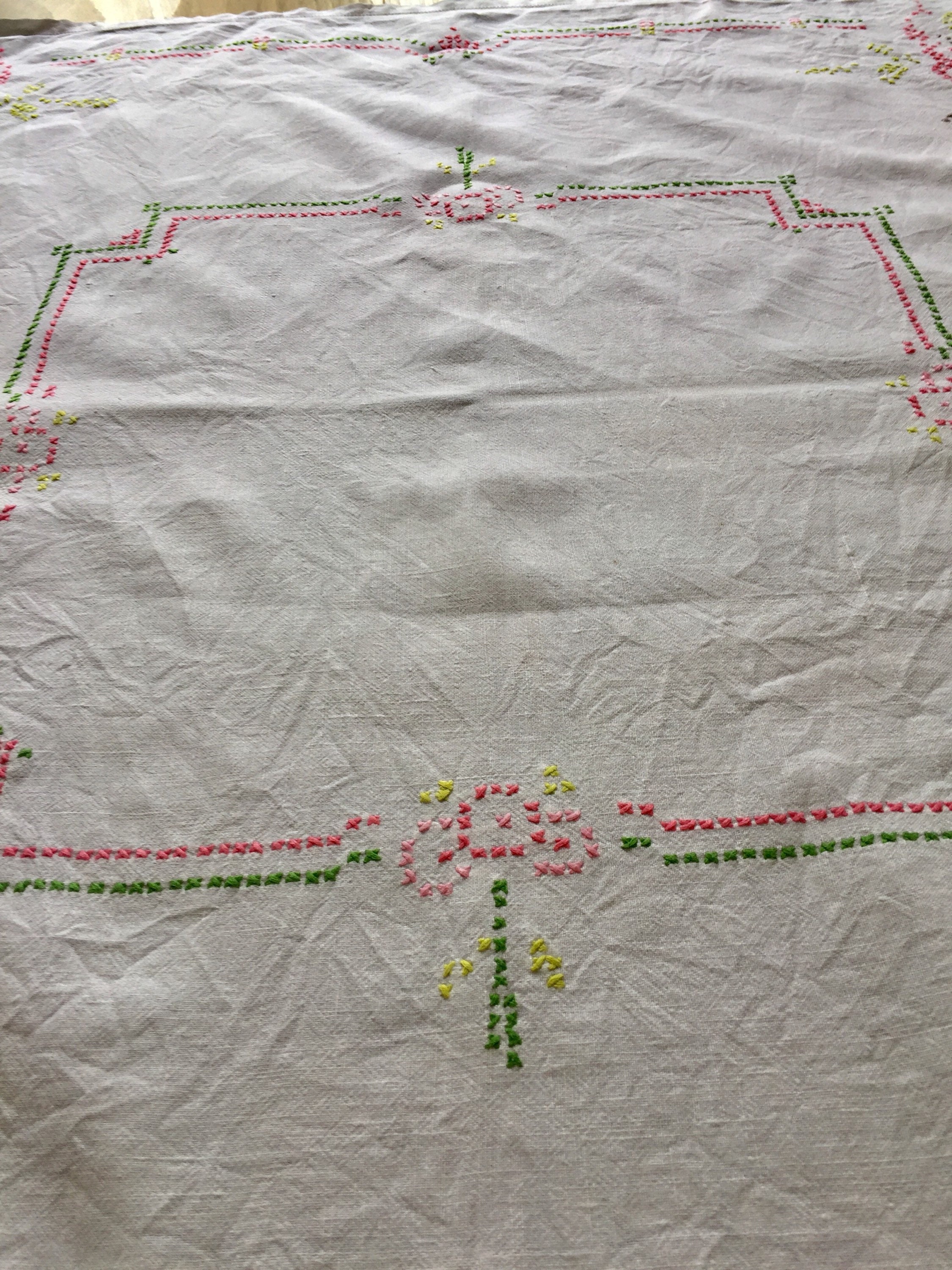 ヴィンテージ リネン 刺繍 テーブルクロス。1940 ～ 1950 年代 - Etsy 日本
