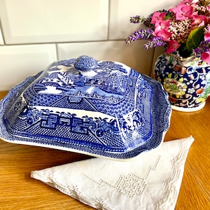 Antique Willow pattern lidded tureen. Vintage serving dish. Swinnertons