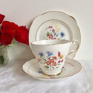 Stunning vintage Royal Imperial tea cup trio