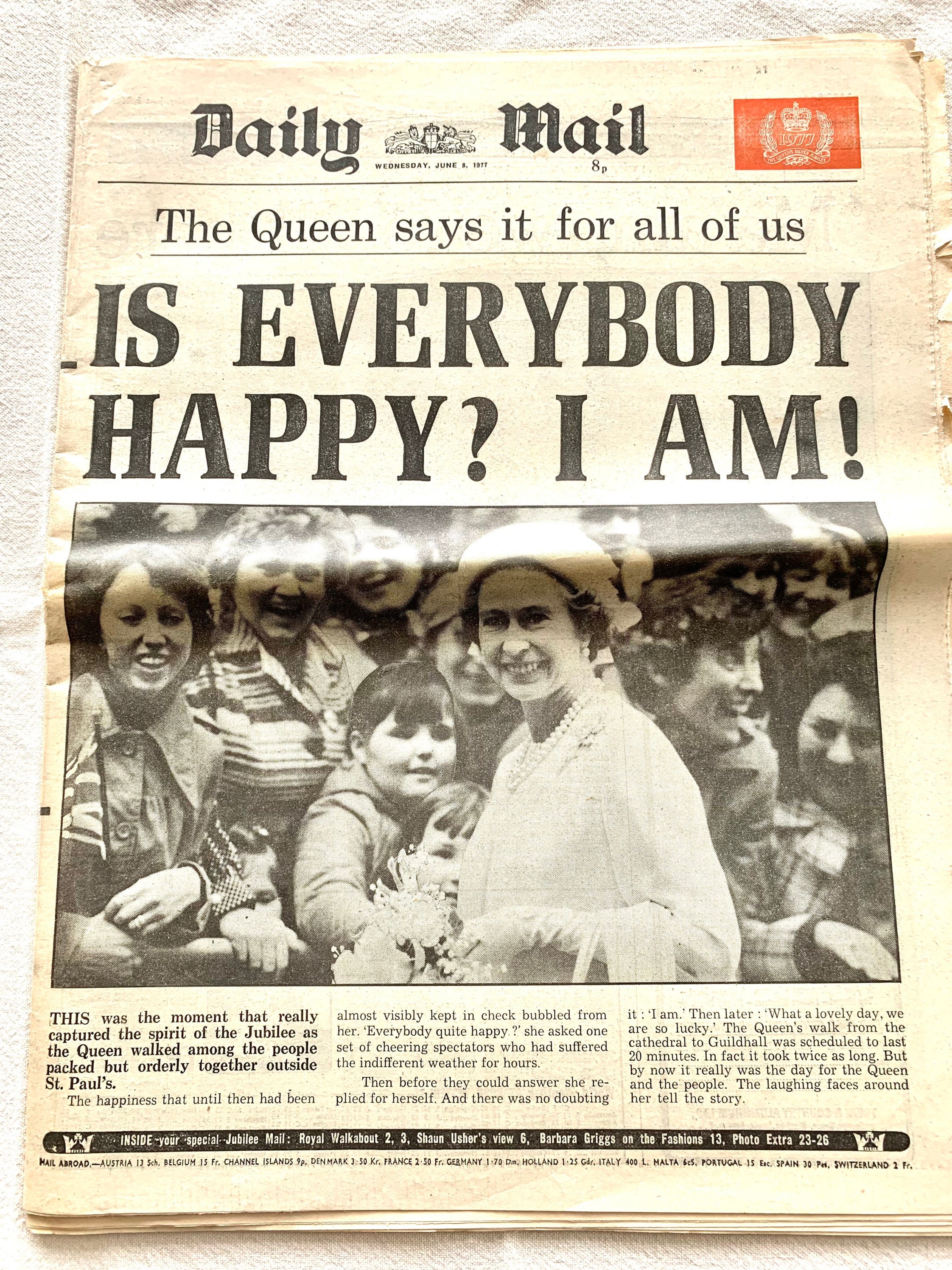 Original Daily Mail Newspaper Celebrating the Queens 1977 Silver Jubilee. 