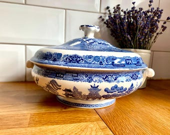 Soupière à couvercle antique motif saule. plat de service vintage. Wedgwood.