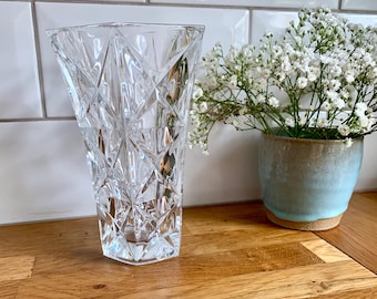 ヴィンテージのエッチングガラスの脚付き花瓶 - Etsy 日本
