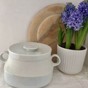 Vintage white Arzberg porcelain serving bowl / tureen.