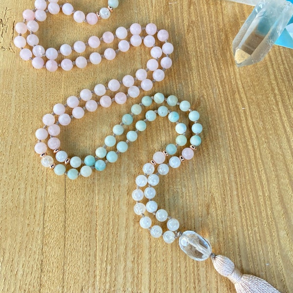 Rainbow Moonstone, Rose Quartz y Amazonite Gemstone Mala collar con Tumble Crystal Quartz Guru Bead - Collar de cristal mala de 6 mm