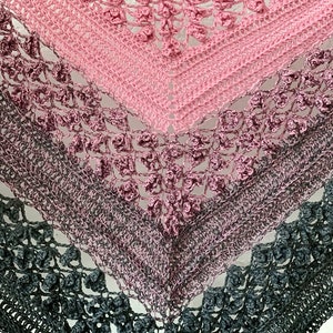 Vela Flower Friend Shawl 1 Crochet Pattern PDF instant download by Wilmade Top-Down Triangle Shawl with flowers Bild 8