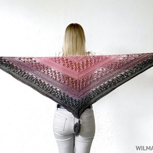 Vela Flower Friend Shawl 1 Crochet Pattern PDF instant download by Wilmade Top-Down Triangle Shawl with flowers Bild 4