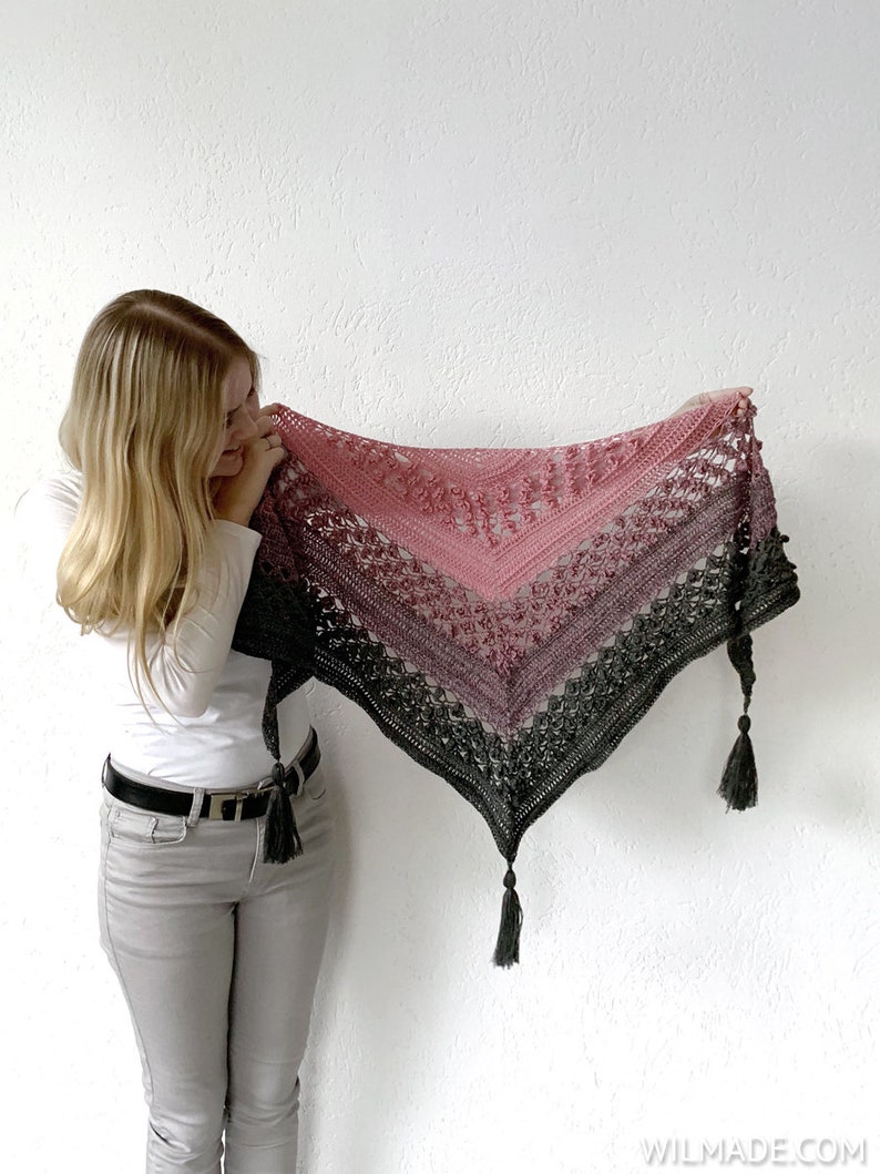 Vela Flower Friend Shawl 1 Crochet Pattern PDF instant download by Wilmade Top-Down Triangle Shawl with flowers Bild 6