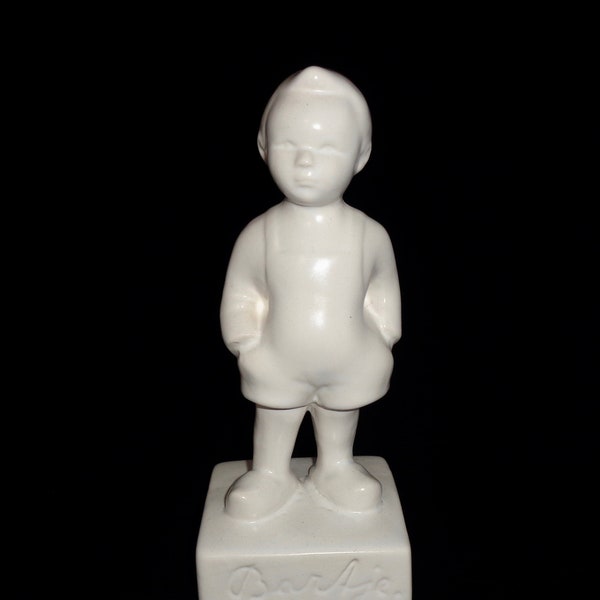 Petite figurine en poterie Bartje Bartels. D'après la statue sculptée par Suze Boschma-Berkhout, Assen, Pays-Bas.