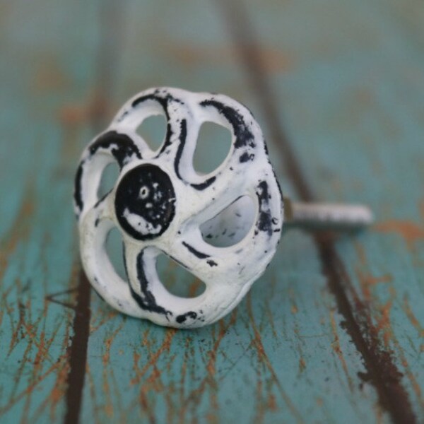 Wheel Shaped Metal Cabinet Knob With Distressed Finish