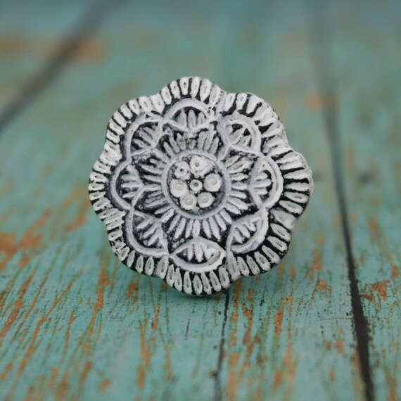 Perilla plana del gabinete de metal floral | Etsy