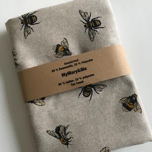 Hummel Geschirrtuch im Leinenlook, Ostergeschirrtuch, Bienen Geschirrtuch, Sommer Geschirrtuch, Hummeln Furoshikituch, Geschenk Gartenparty