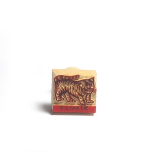 Tiger Stempel, Stempel mit Name, Holzstempel, Holzblock, handgeschnitzt, Druckblock, Geschenk, Tonstempel, Keramikstempel, Postkartenstempel
