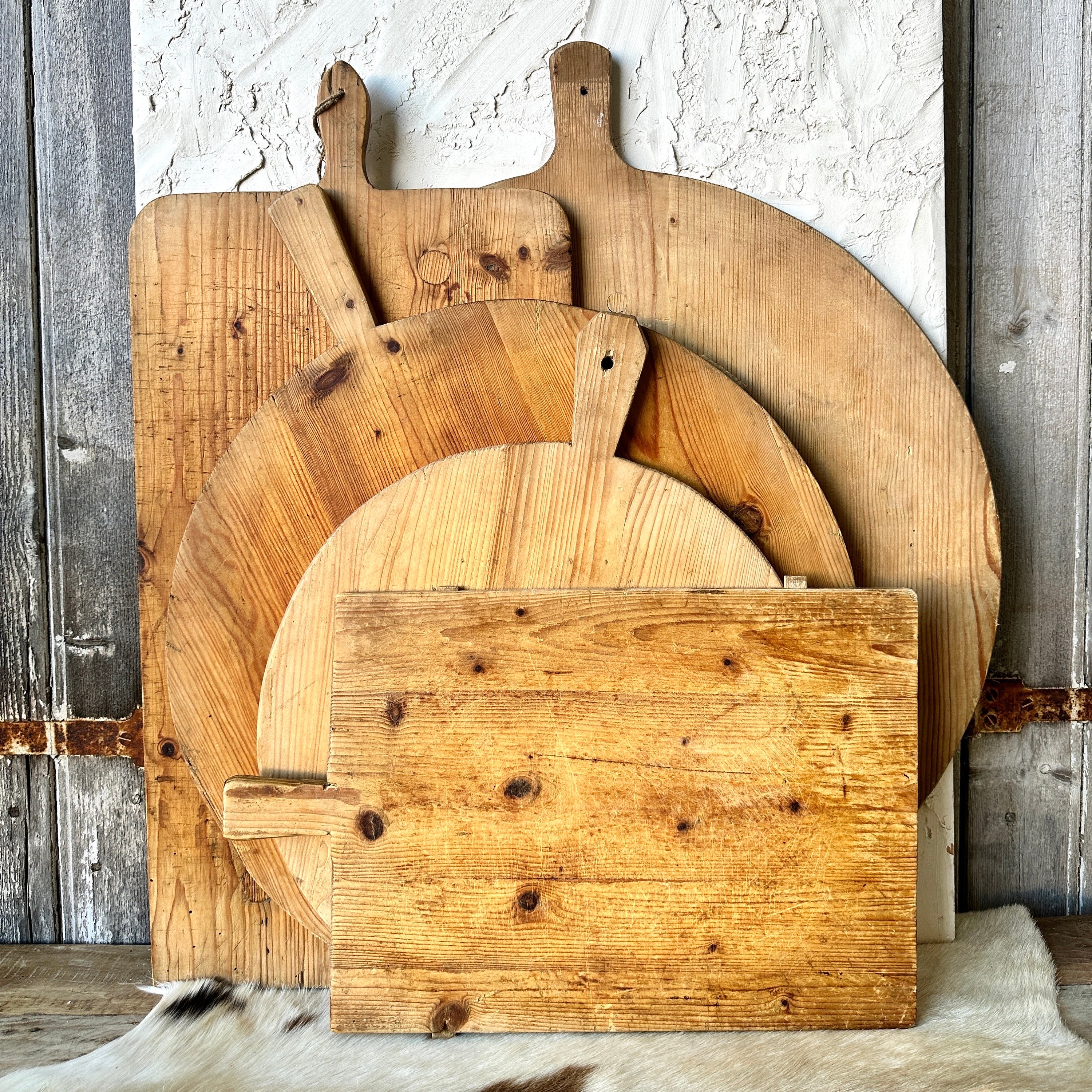 14” Light Solid Wood Round Pizza Cutting Board - Chopping Wood Pad  Beechwood Cutting Board - Round Wooden Board Charcuterie - Mini Small  Breadboard