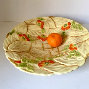Art Deco Bewley keramikskål. Orange blomma och bladdesign, trebent bas. 1930-talet