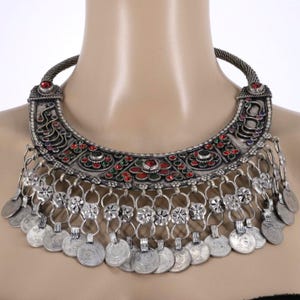 Collana vintage Kuchi Torque con moneta, girocollo tribale afghano, gioiello boho di tendenza
