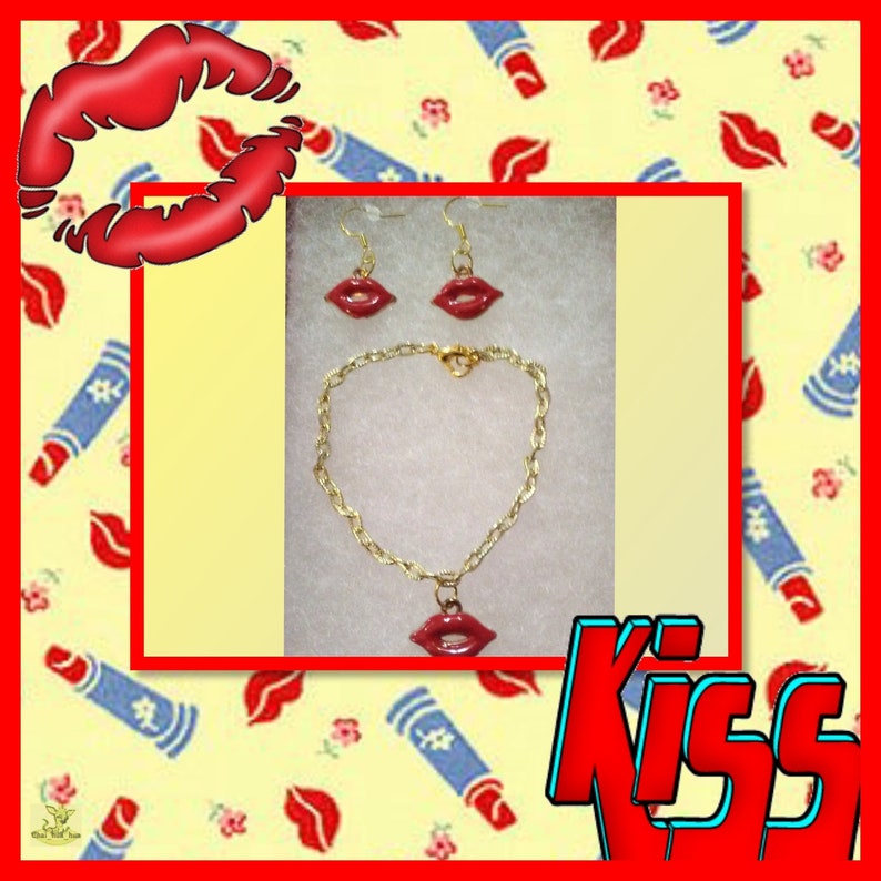 Gold Red Lips Kiss Charm Bracelet