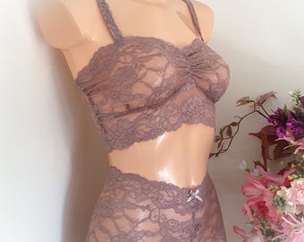 Conjunto de bralette y braguita estilo bandeau en encaje marrón visón. Hecho a mano por Fidditchdesigns.